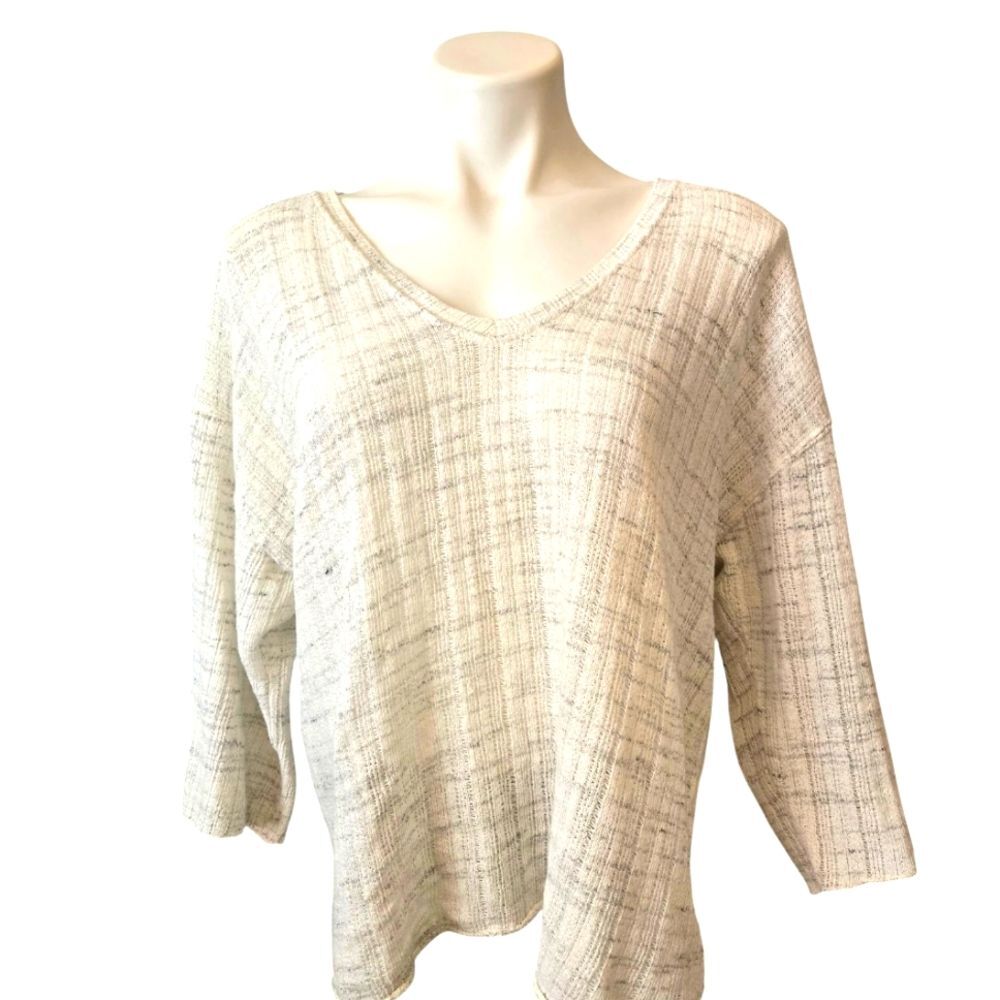 Zara Trafaluc Collector's Season Causal White and Gray V-Neck Sweater Size Small